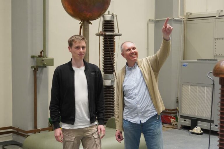 Besuch in den Laborräumen der HSB: Praxis trifft Wissenschaft 
